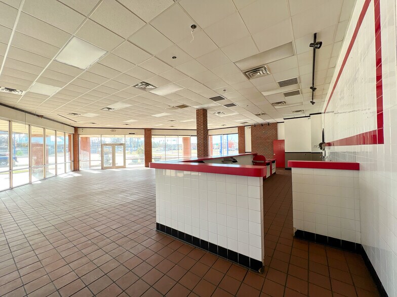 More Photos Of 5959 NW Expressway St, Oklahoma City Freestanding For Lease