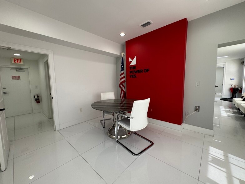 More Photos Of 1040 S Federal Hwy, Hollywood Office For Sale