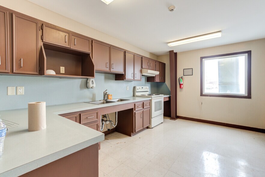 More Photos Of 3802-3806 Interstate 27, Lubbock Office For Sale