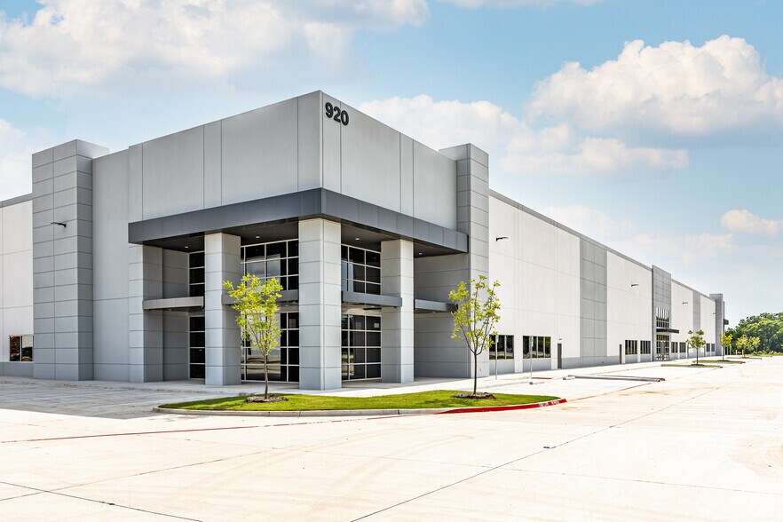 Primary Photo Of 920 S Western Blvd, Denton Warehouse For Lease