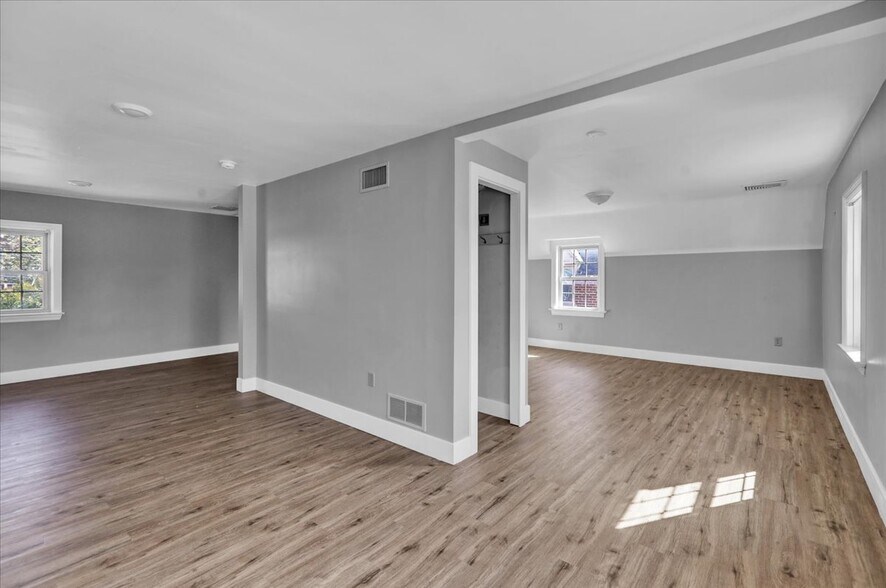 More Photos Of 1057 Columbia Ave, Lancaster Office For Sale