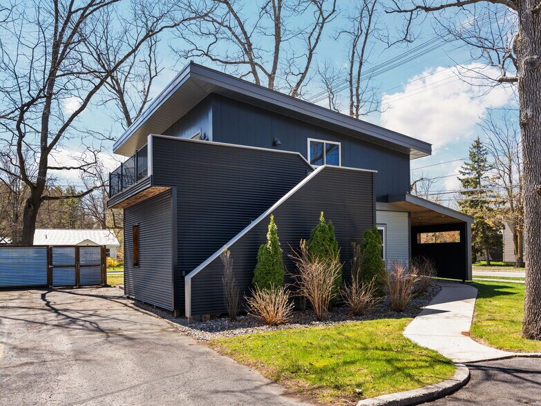More Photos Of 1323 Cass St, Traverse City Flex For Sale