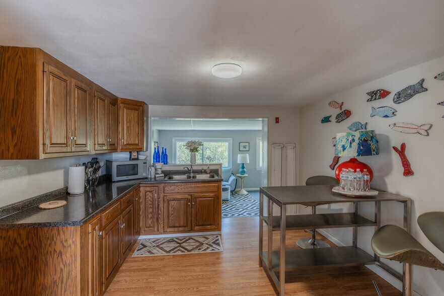 More Photos Of 2041 Harpswell Islands Rd, Bailey Island Hotel For Sale