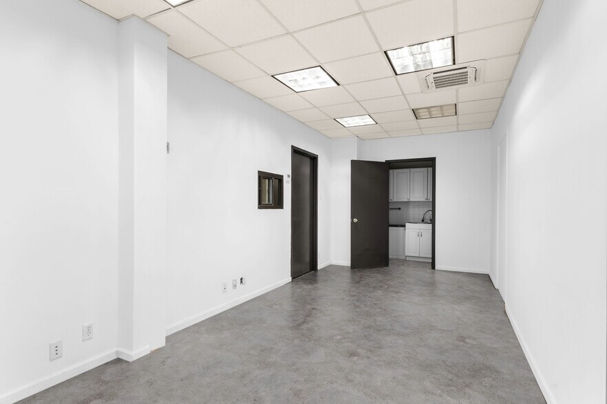 More Photos Of 310 Nassau Ave, Brooklyn Storefront Retail Office For Lease