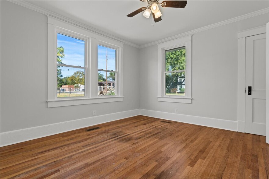 More Photos Of 910 W Evans St, Florence Office For Sale