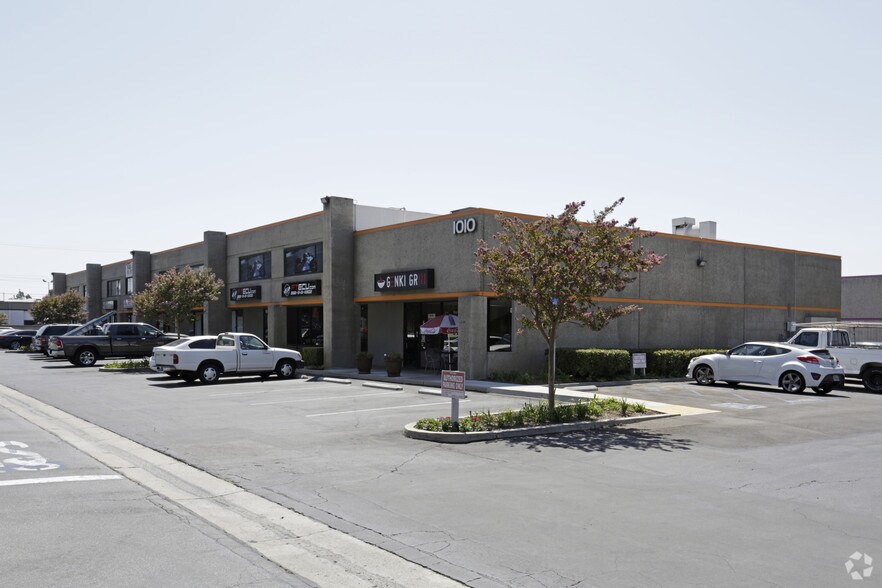 More Photos Of 1010 N Batavia St, Orange Light Distribution For Lease