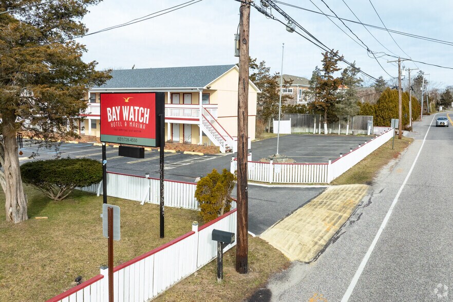 More Photos Of 72 Foster Ave, Hampton Bays Hotel For Sale