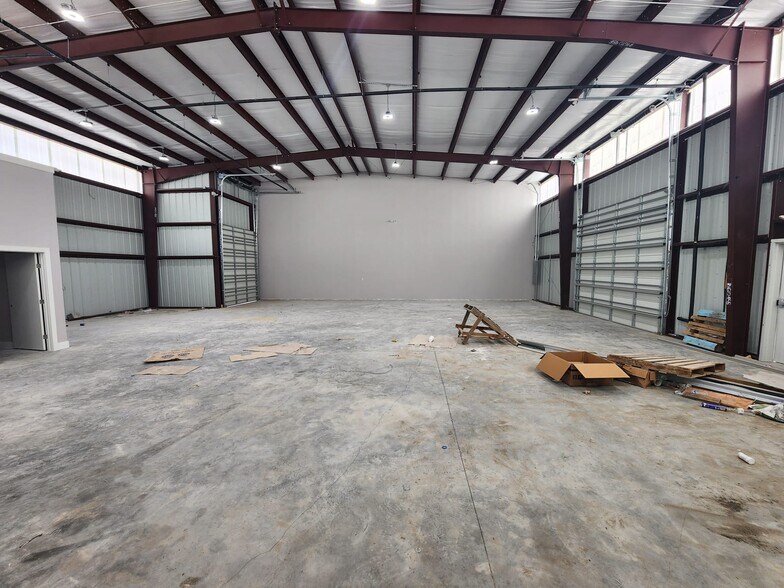 More Photos Of 9334 Ronda Ln, Houston Industrial For Lease