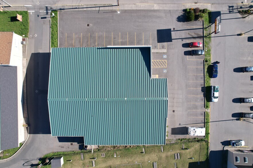 More Photos Of 29670 Ellensburg Ave, Gold Beach Storefront For Sale