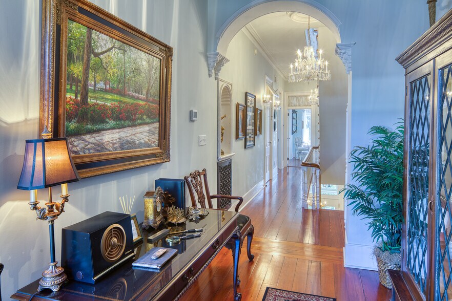 More Photos Of 14 E Taylor St, Savannah Specialty For Sale
