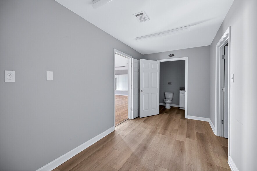 More Photos Of 4109 Robinson St, Covington Freestanding For Sale