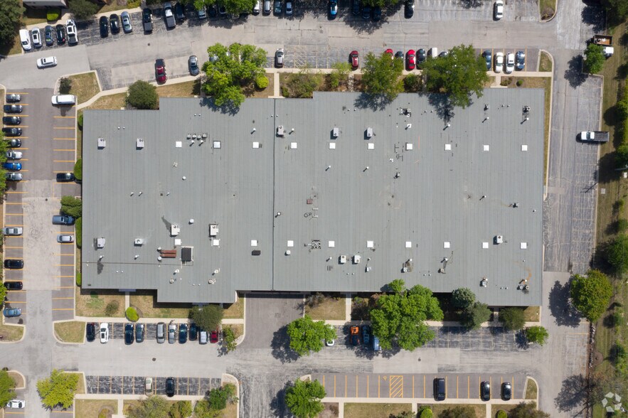 More Photos Of 5410 Newport Dr, Rolling Meadows Warehouse For Lease