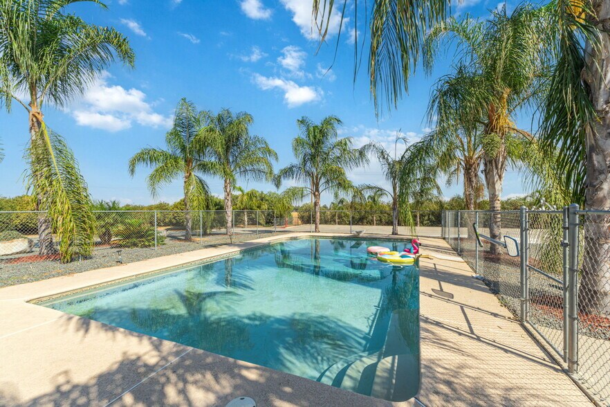 More Photos Of 23259 Avenue 64 Ave, Ducor Warehouse For Sale