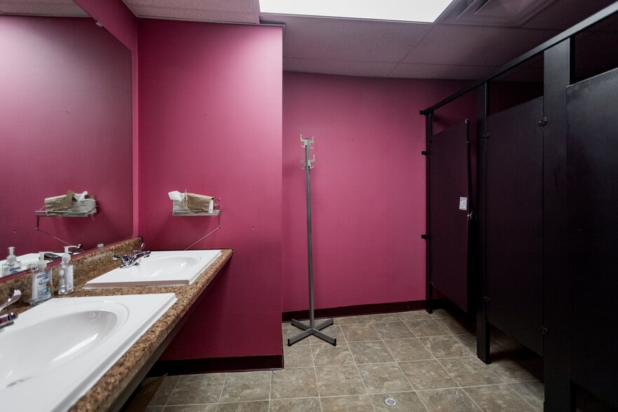 More Photos Of 3442 McDougall St, Detroit Office For Sale