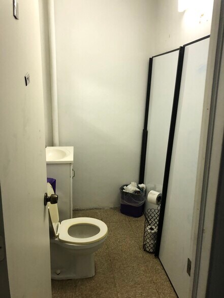 More Photos Of 923 S 21st Ave, Hollywood General Retail For Sale