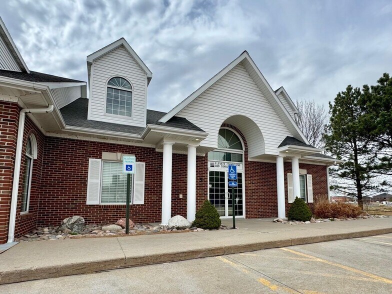 More Photos Of 5308 Parklane Dr, Kearney Serviced Offices For Sale