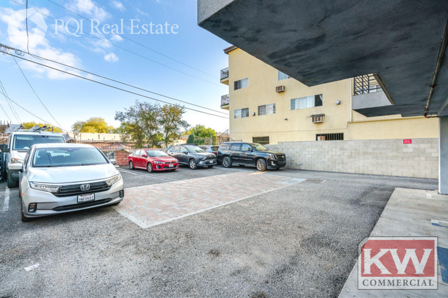 More Photos Of 3324 N Chapman St, Los Angeles Apartments For Sale