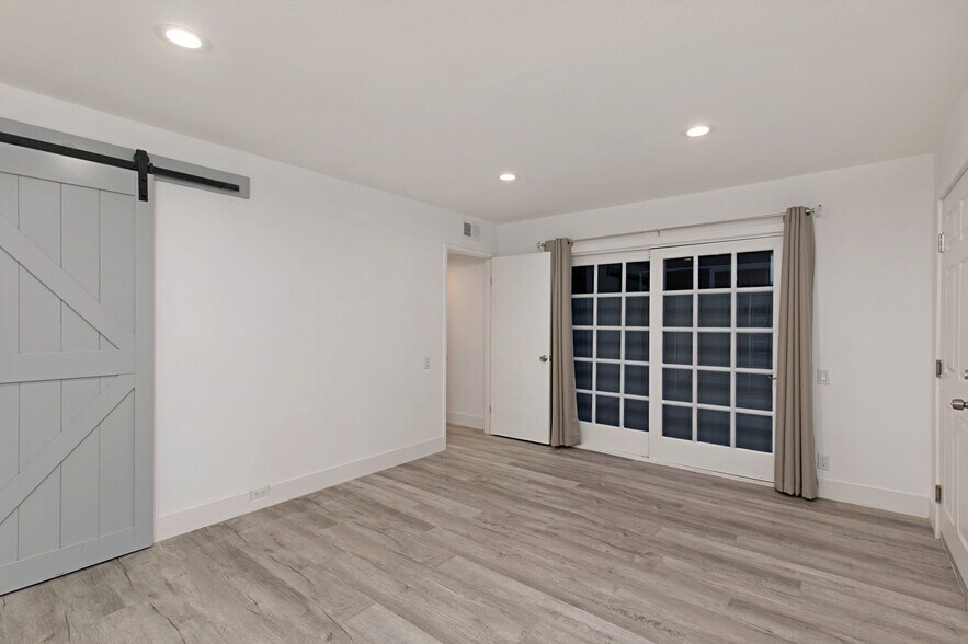 More Photos Of 2212 W Oceanfront, Newport Beach Multifamily For Sale