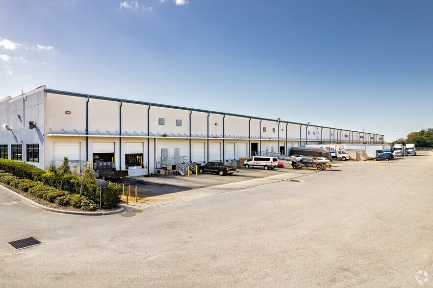 More Photos Of 290 Springview Commerce Dr, Debary Distribution For Lease