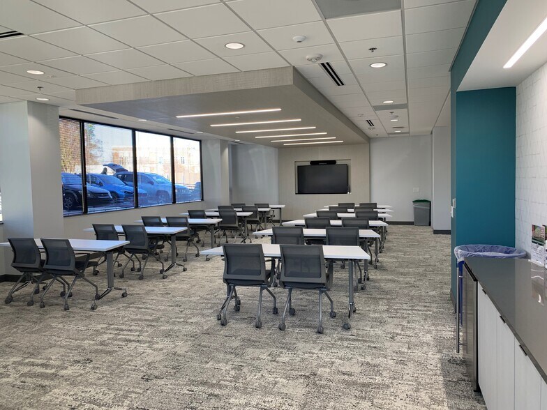 More Photos Of 4601 Six Forks Rd, Raleigh Office For Lease