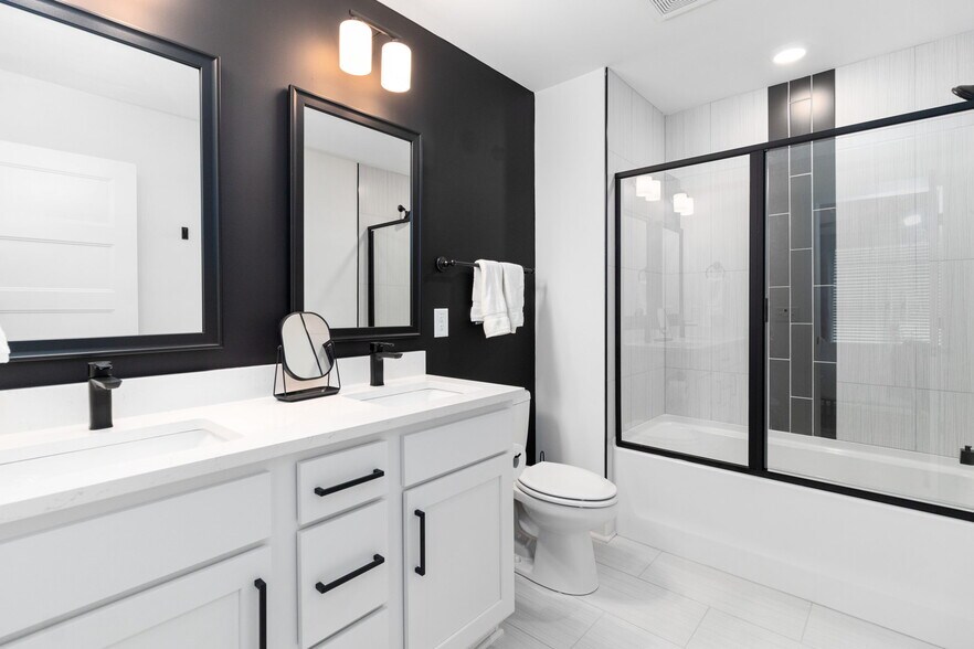 More Photos Of 725 Hornbuckle Rd, Clarksville Apartments For Sale