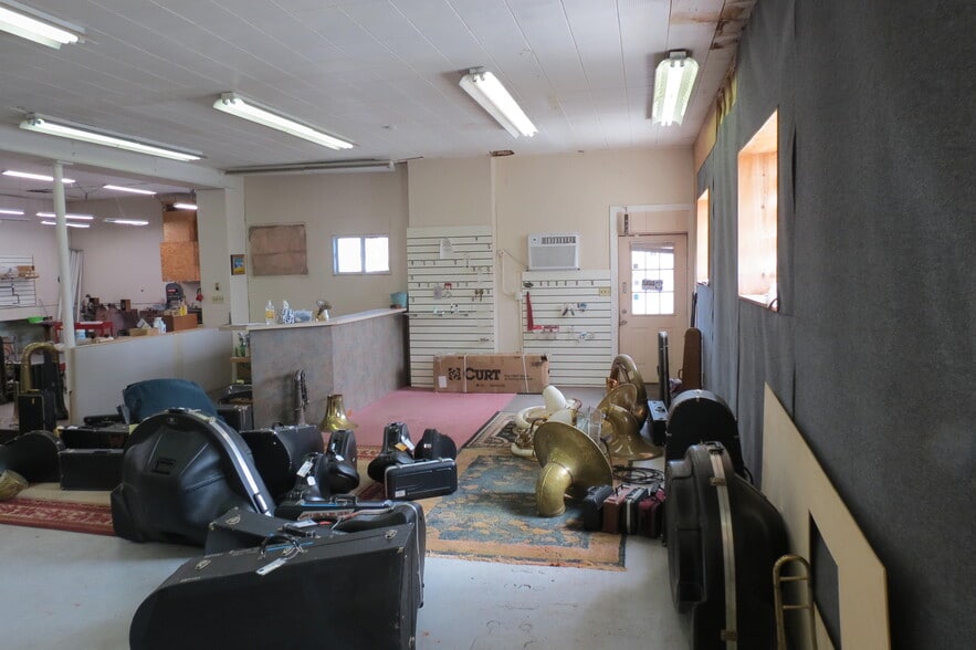 More Photos Of 27 S Charlotte St, Manheim Freestanding For Sale