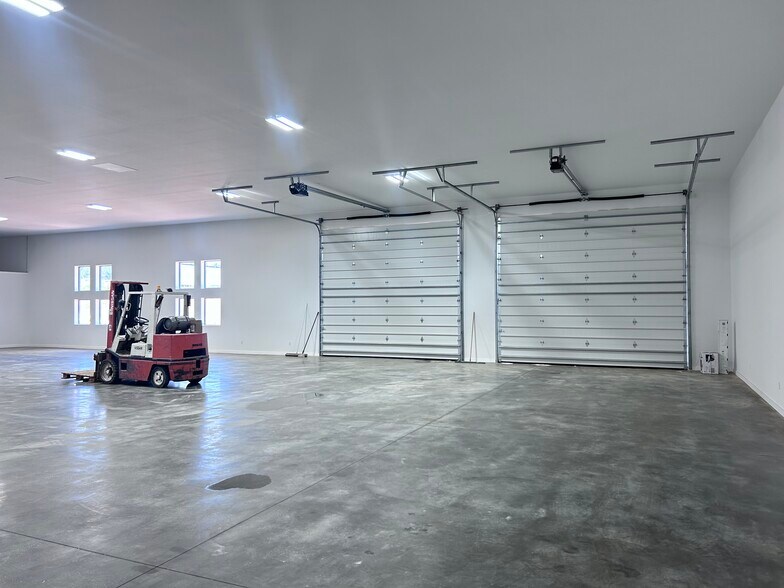 More Photos Of 1095 Packard Dr, Mooresville Flex For Lease