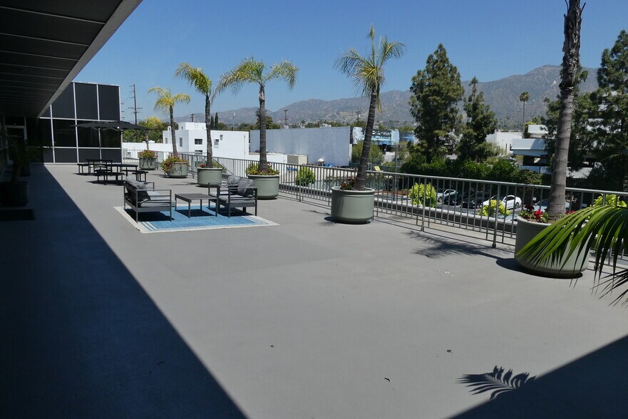 More Photos Of 6100-6120 San Fernando Rd, Glendale Office For Sale