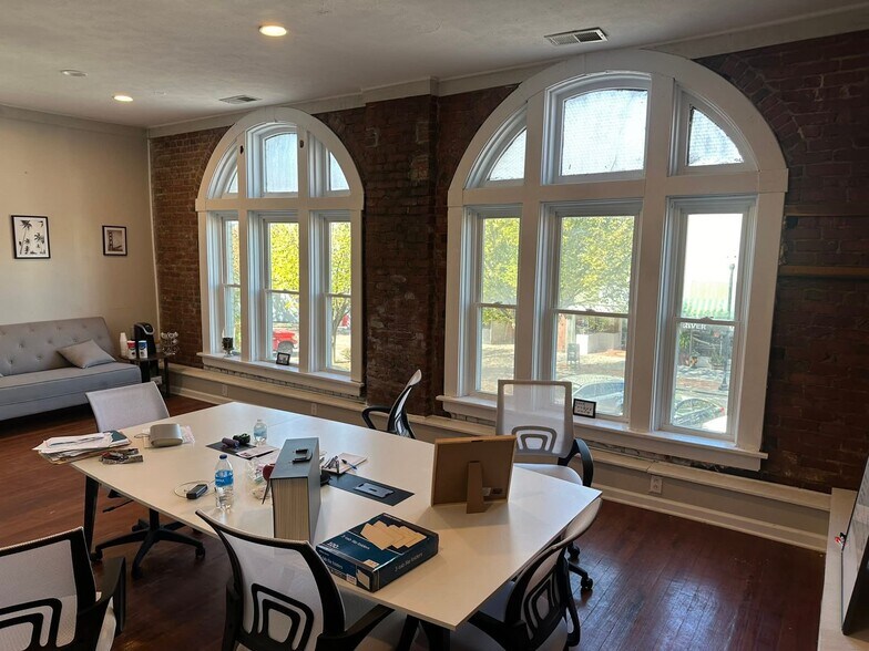 More Photos Of 117 Broad St, Kingsport Storefront For Lease