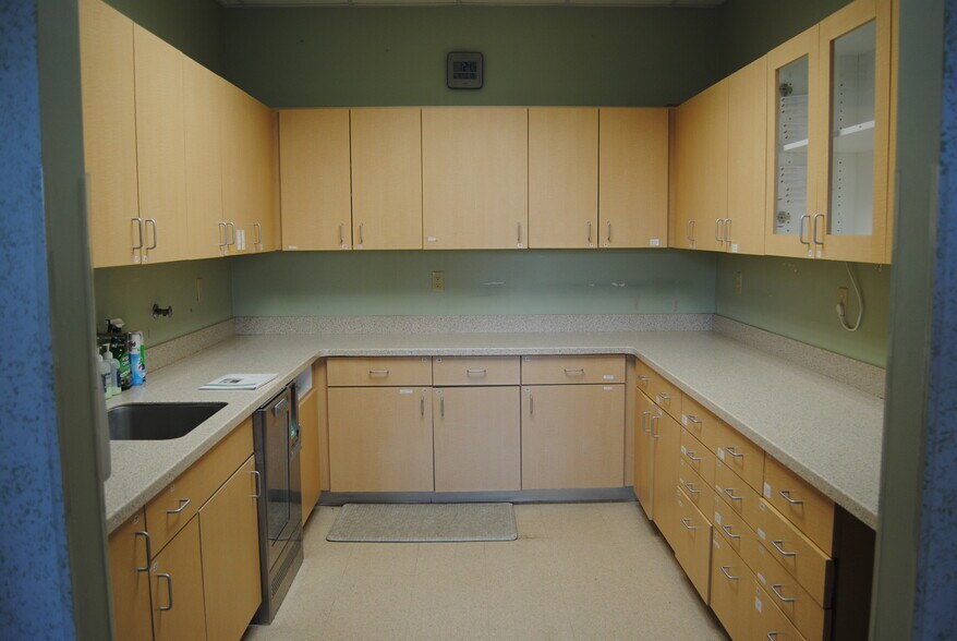 More Photos Of 20566 Main st, Jackson Medical For Lease