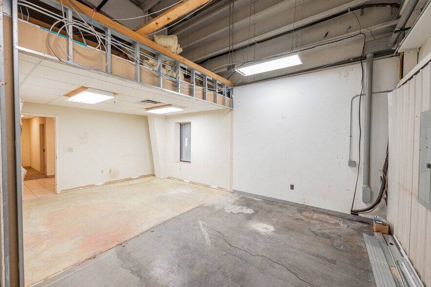 More Photos Of 1151-1155 Biscayne Dr, Concord Light Distribution For Sale