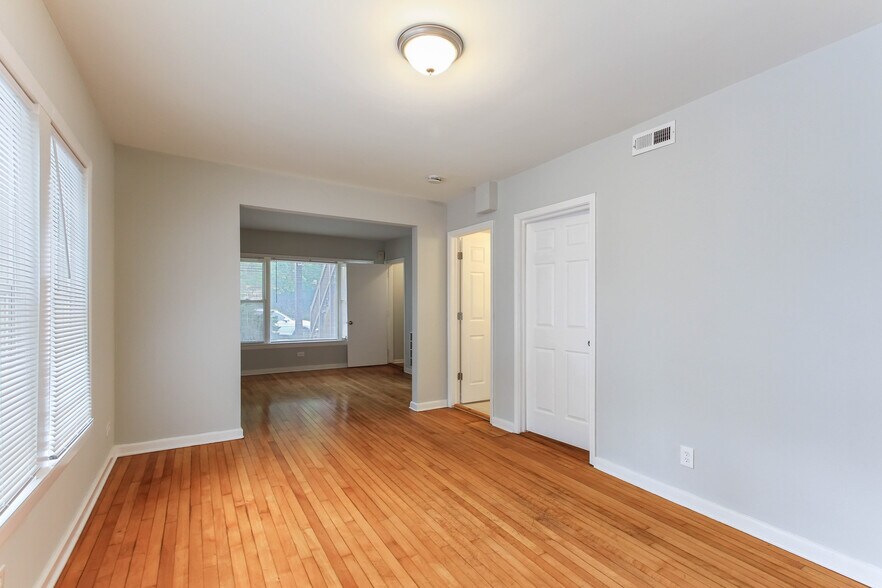 More Photos Of 6046 W Giddings, Chicago Apartments For Sale