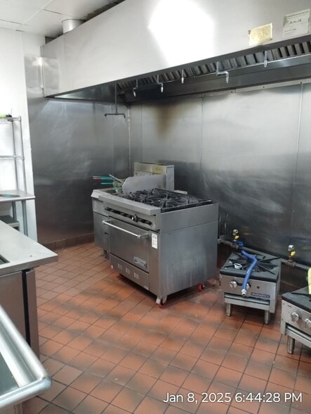More Photos Of 24363 Southland Dr, Hayward Restaurant For Lease