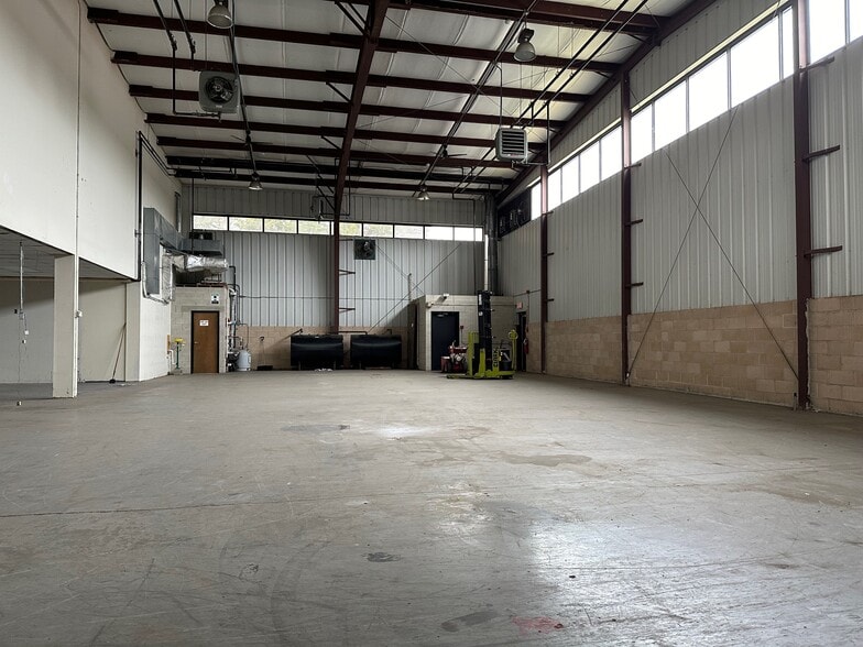 More Photos Of 17 Broad St, Norwalk Warehouse For Sale