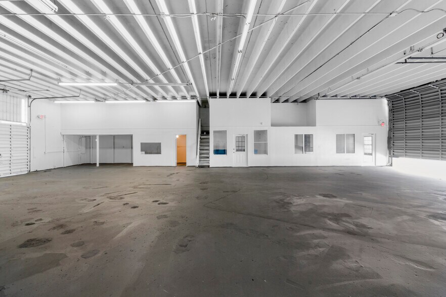 More Photos Of 499 NW 79th St, Miami Auto Repair For Sale