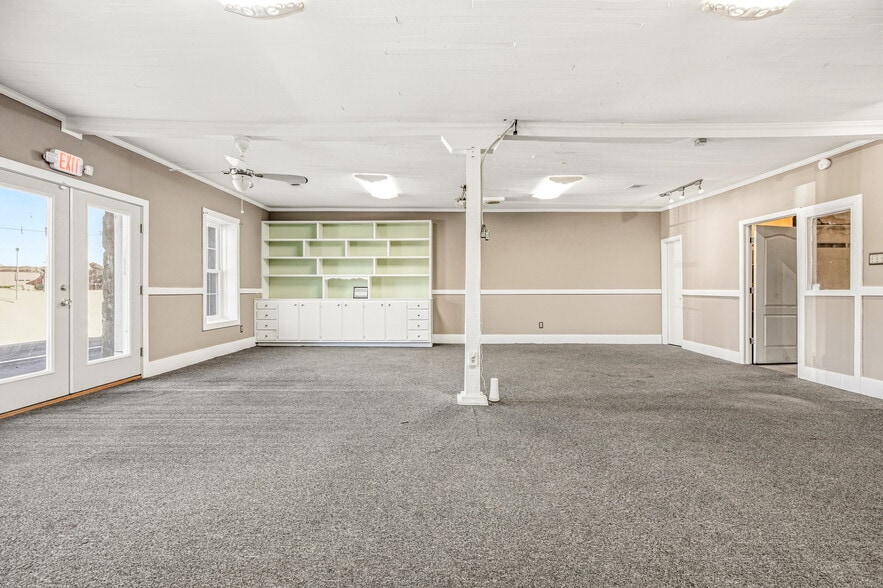 More Photos Of 410 Grayson Pky, Grayson Storefront For Sale