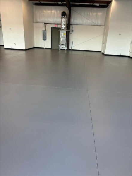 More Photos Of 10663 Monaco Dr, Jacksonville Storefront For Lease