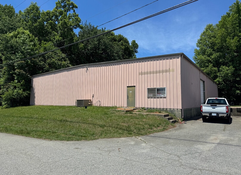 More Photos Of 2774 Nieman Industrial Dr, Winston-Salem Warehouse For Lease