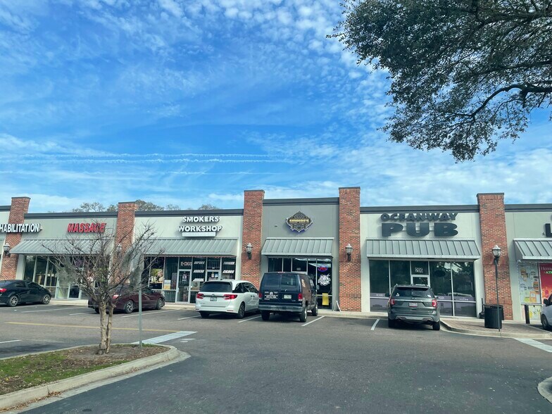 More Photos Of 12961 N Main St, Jacksonville Unknown For Lease
