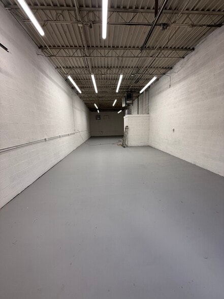More Photos Of 2621-2653 Garfield Ave, Silver Spring Warehouse For Lease