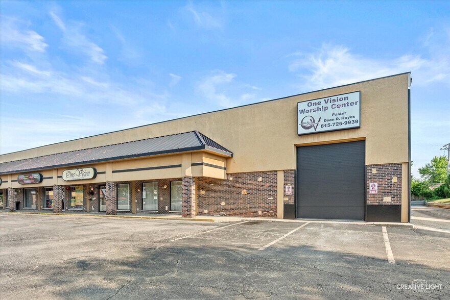More Photos Of 2701 W Jefferson St, Joliet Storefront For Lease