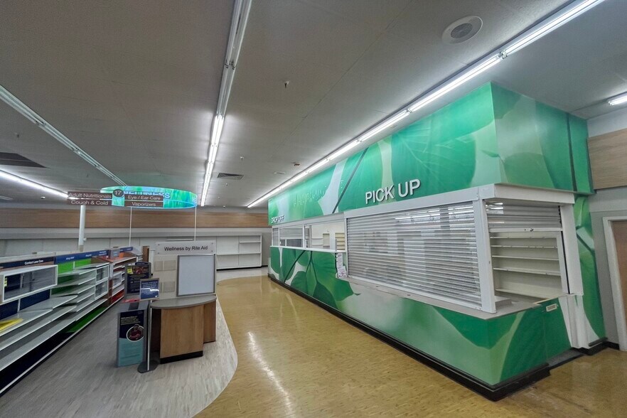 More Photos Of 856-994 Middle Country Rd, Middle Island Unknown For Lease