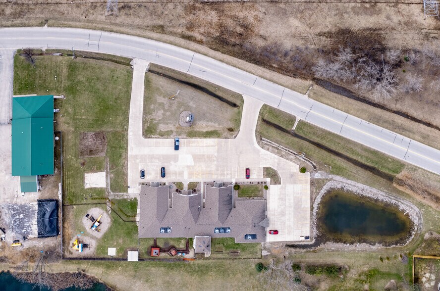 More Photos Of 2784 Deerfield Ave E, Suamico Medical For Lease