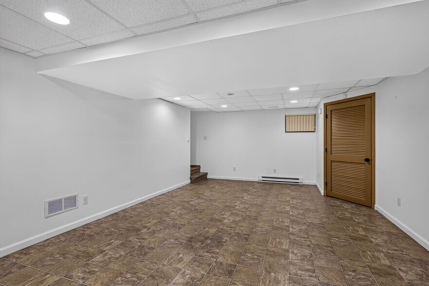 More Photos Of 535 Elm St, Hillsboro Office For Sale