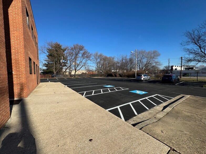 More Photos Of 14 NW Wellham Ave, Glen Burnie Office For Lease