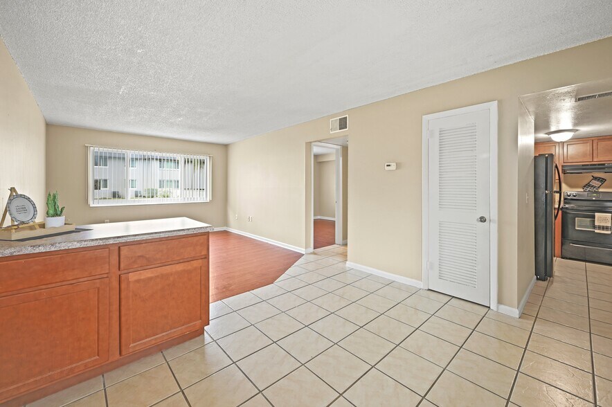 More Photos Of 8372 Beacon Blvd, Fort Myers Apartments For Sale