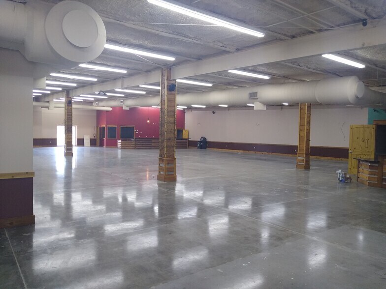 More Photos Of 800 S International Blvd, Hidalgo Freestanding For Lease