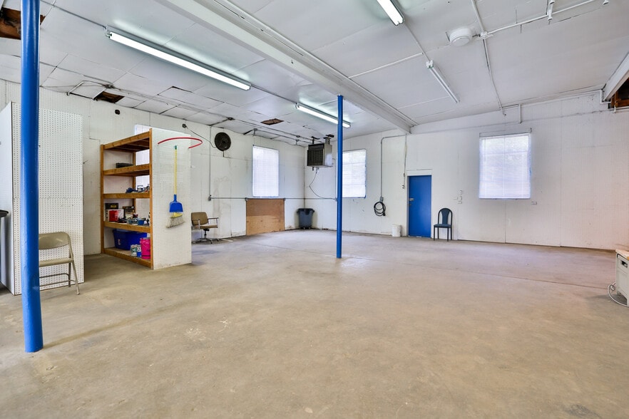 More Photos Of 205 S Old Route 66, Hamel Service For Sale