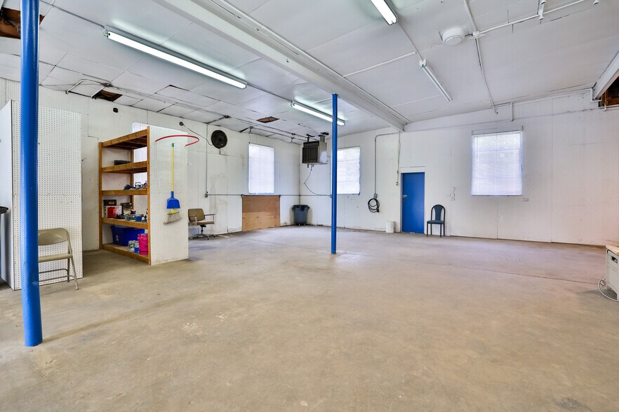 More Photos Of 205 S Old Route 66, Hamel Service For Lease