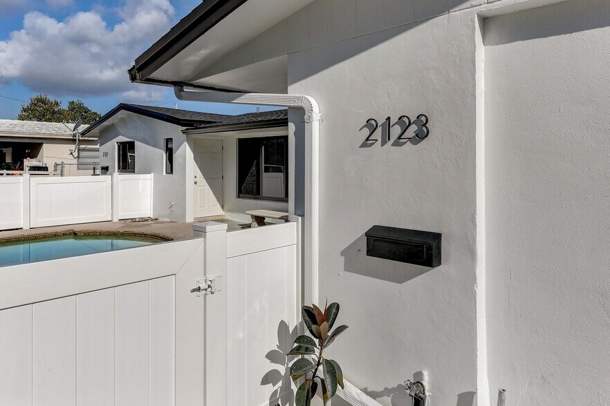 More Photos Of 2121 NE 51st Ct, Fort Lauderdale Apartments For Sale